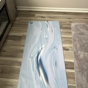 Lululemon Yoga mat